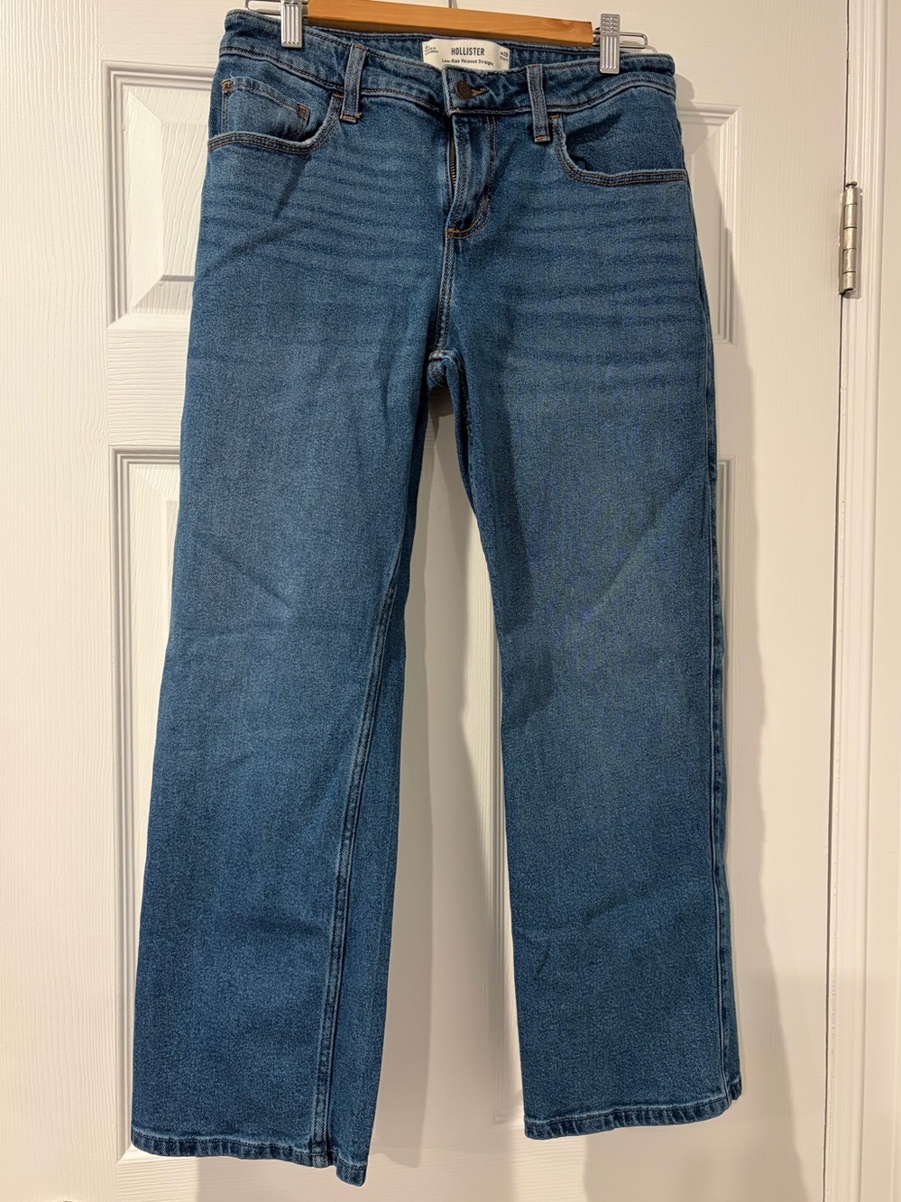 Hollister Women's Low-Rise Relaxed Straight Jeans